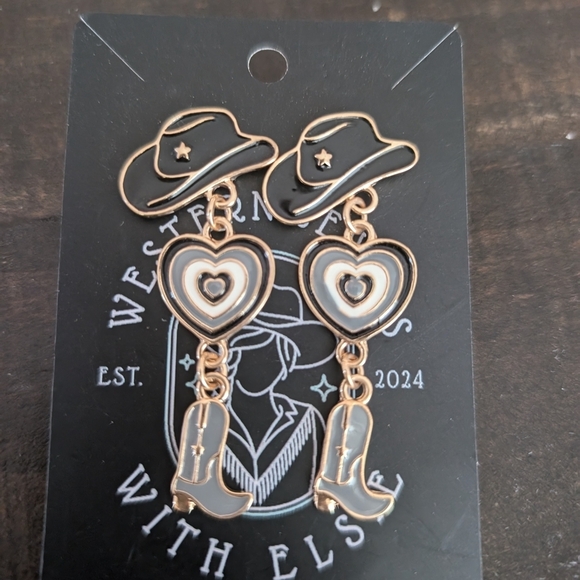 WesternJewelsie Jewelry - 🎀$5 Western Cowboy Gold and Silver Heart and Circle Earrings